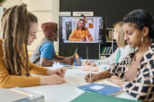 A guide to hybrid learning in the workplace